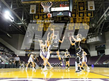 Thumbnail 2 in Limon vs. Wray (CHSAA 2A State Final) photogallery.