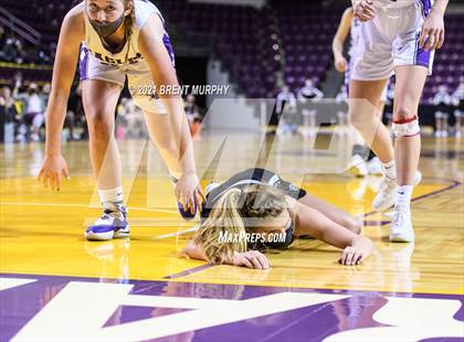 Thumbnail 1 in Limon vs. Wray (CHSAA 2A State Final) photogallery.