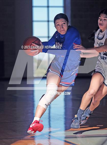 Thumbnail 2 in Hays vs. United South (Aggieland Invitational) photogallery.