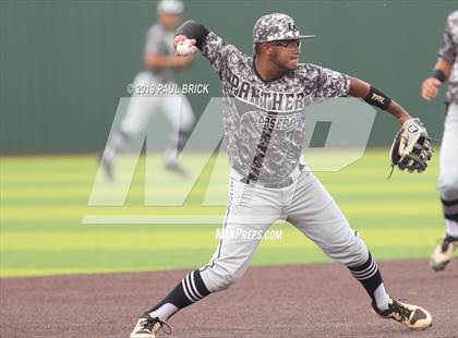 Thumbnail 2 in Lake Travis vs. Laredo United South (UIL 6A Regional Final) photogallery.