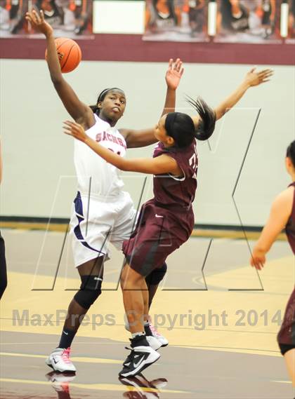 Thumbnail 2 in Plano vs Sachse (UIL 5A Area Playoff) photogallery.