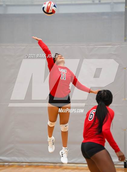 Thumbnail 2 in Horizon vs. Leon (Nike Tournament of Champions) photogallery.