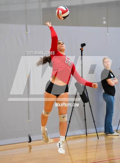 Thumbnail 2 in Horizon vs. Leon (Nike Tournament of Champions) photogallery.