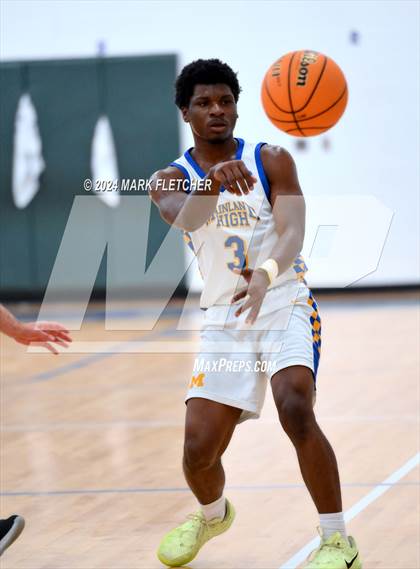 Thumbnail 2 in Mainland vs Cocoa (Mainland Christmas Shootout) photogallery.