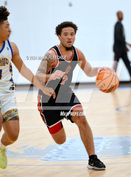Thumbnail 2 in Mainland vs Cocoa (Mainland Christmas Shootout) photogallery.