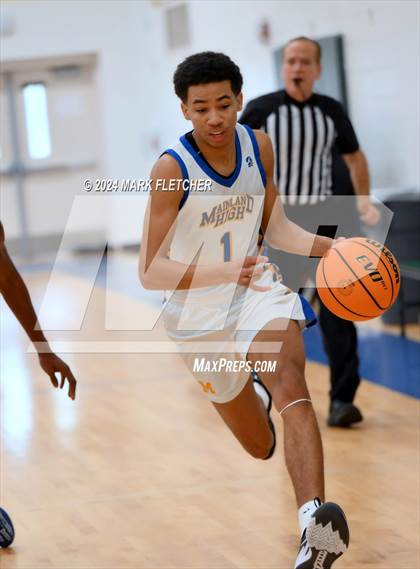 Thumbnail 3 in Mainland vs Cocoa (Mainland Christmas Shootout) photogallery.