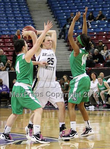 Thumbnail 2 in St. Mary's vs. Archbishop Mitty (CIF D2 NorCal Regional Final) photogallery.