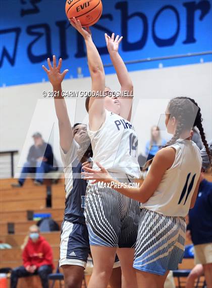 Thumbnail 2 in JV: South Lenoir @ Swansboro photogallery.