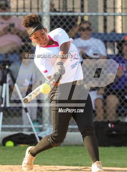 Thumbnail 2 in DFW Fastpitch HR Derby photogallery.