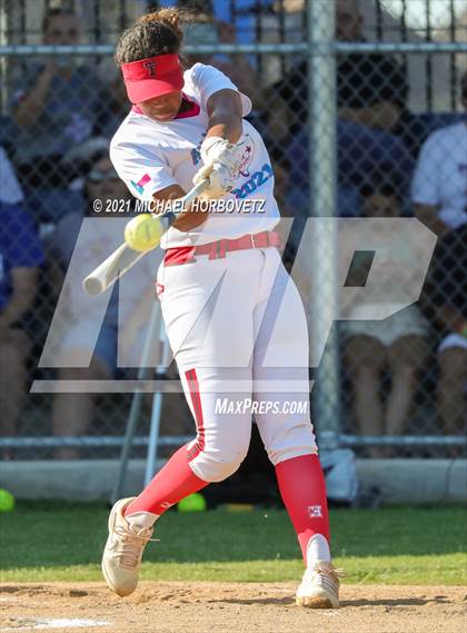 Thumbnail 2 in DFW Fastpitch HR Derby photogallery.