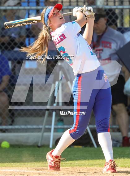 Thumbnail 2 in DFW Fastpitch HR Derby photogallery.