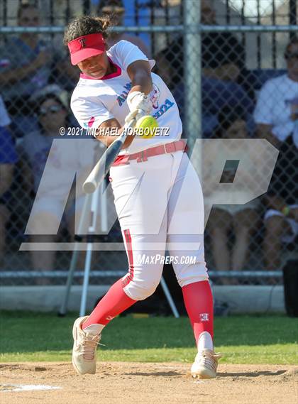 Thumbnail 2 in DFW Fastpitch HR Derby photogallery.