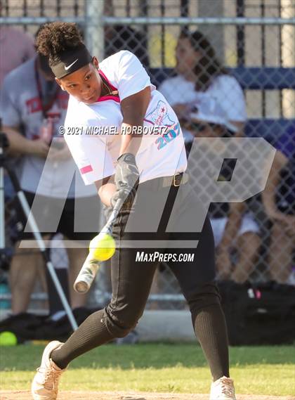 Thumbnail 2 in DFW Fastpitch HR Derby photogallery.
