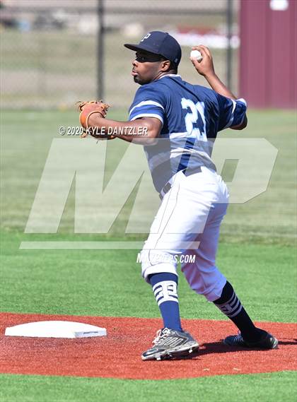 Thumbnail 3 in Prairiland vs Paris (Joe Moore Invitational) photogallery.