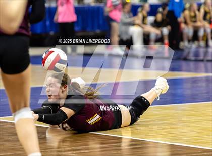 Thumbnail 2 in Alamosa vs. Sterling (CHSAA 3A Round 2) photogallery.