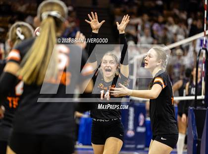 Thumbnail 1 in Alamosa vs. Sterling (CHSAA 3A Round 2) photogallery.