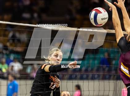 Thumbnail 2 in Alamosa vs. Sterling (CHSAA 3A Round 2) photogallery.