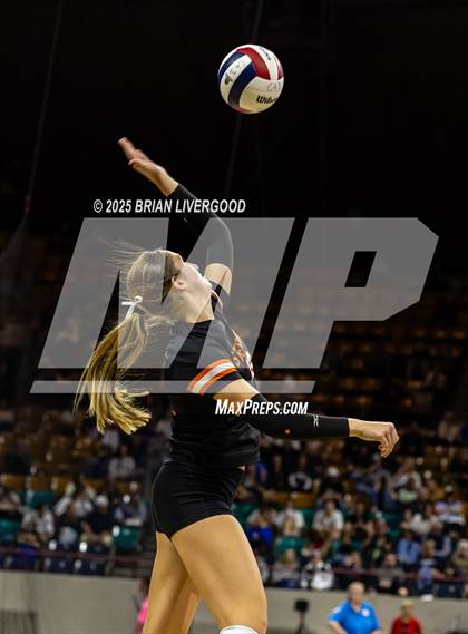 Thumbnail 3 in Alamosa vs. Sterling (CHSAA 3A Round 2) photogallery.