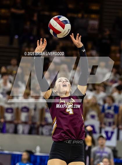 Thumbnail 2 in Alamosa vs. Sterling (CHSAA 3A Round 2) photogallery.