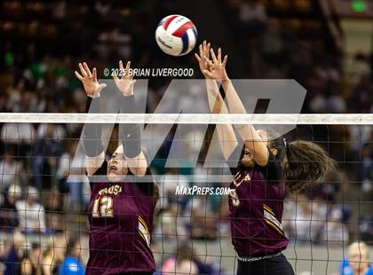 Thumbnail 1 in Alamosa vs. Sterling (CHSAA 3A Round 2) photogallery.