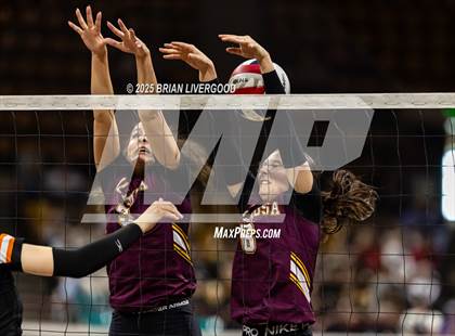 Thumbnail 1 in Alamosa vs. Sterling (CHSAA 3A Round 2) photogallery.