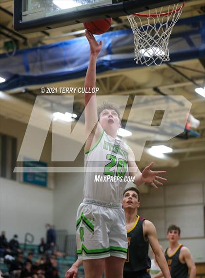 Thumbnail 2 in Mountain View vs. Ridgeline (Eagle Holiday Shootout) photogallery.