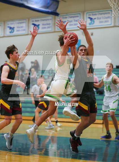Thumbnail 1 in Mountain View vs. Ridgeline (Eagle Holiday Shootout) photogallery.
