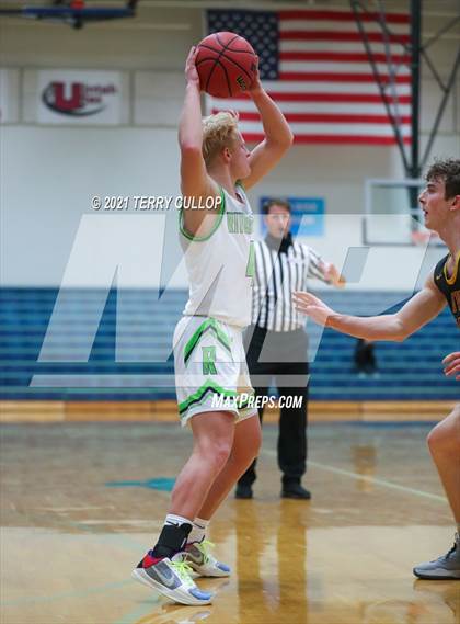 Thumbnail 2 in Mountain View vs. Ridgeline (Eagle Holiday Shootout) photogallery.