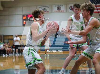 Thumbnail 1 in Mountain View vs. Ridgeline (Eagle Holiday Shootout) photogallery.
