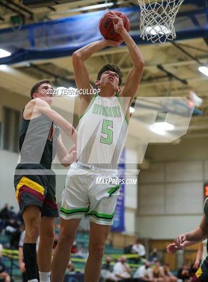 Thumbnail 2 in Mountain View vs. Ridgeline (Eagle Holiday Shootout) photogallery.