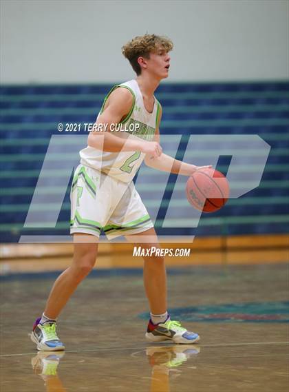 Thumbnail 3 in Mountain View vs. Ridgeline (Eagle Holiday Shootout) photogallery.