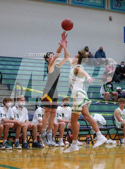 Thumbnail 2 in Mountain View vs. Ridgeline (Eagle Holiday Shootout) photogallery.