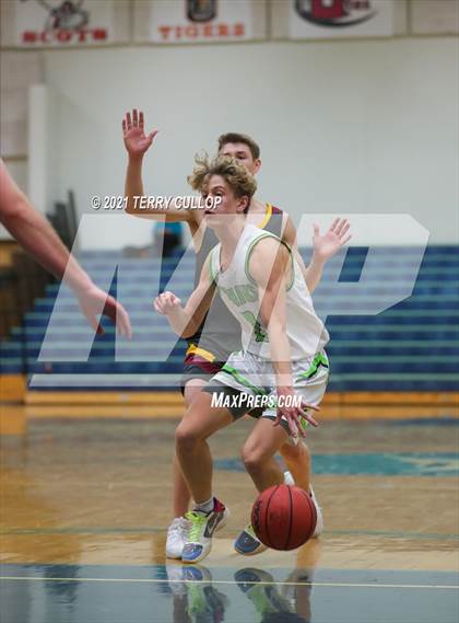 Thumbnail 3 in Mountain View vs. Ridgeline (Eagle Holiday Shootout) photogallery.