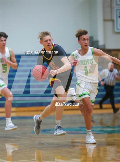 Thumbnail 2 in Mountain View vs. Ridgeline (Eagle Holiday Shootout) photogallery.