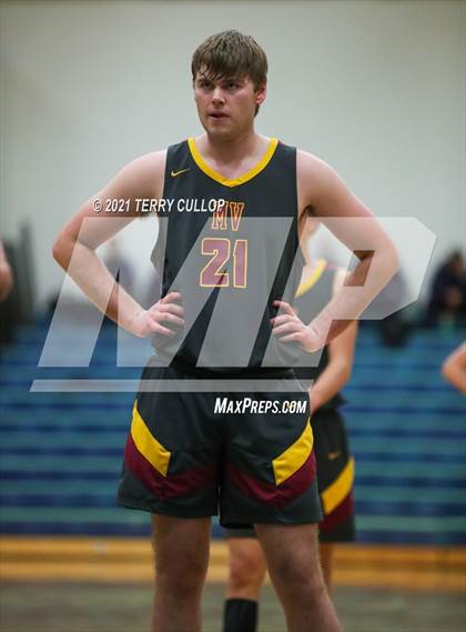 Thumbnail 1 in Mountain View vs. Ridgeline (Eagle Holiday Shootout) photogallery.