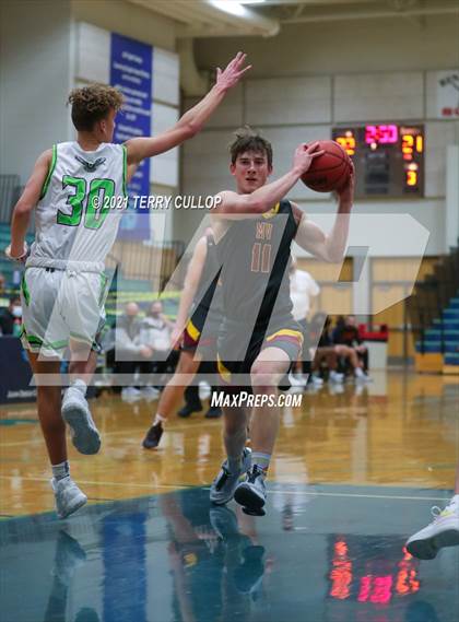 Thumbnail 1 in Mountain View vs. Ridgeline (Eagle Holiday Shootout) photogallery.