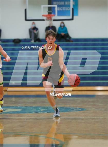 Thumbnail 2 in Mountain View vs. Ridgeline (Eagle Holiday Shootout) photogallery.