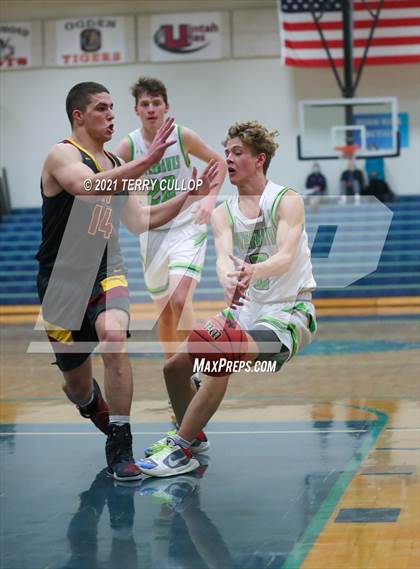 Thumbnail 3 in Mountain View vs. Ridgeline (Eagle Holiday Shootout) photogallery.