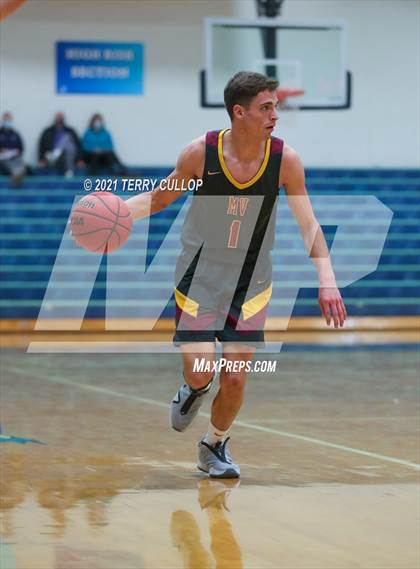 Thumbnail 2 in Mountain View vs. Ridgeline (Eagle Holiday Shootout) photogallery.