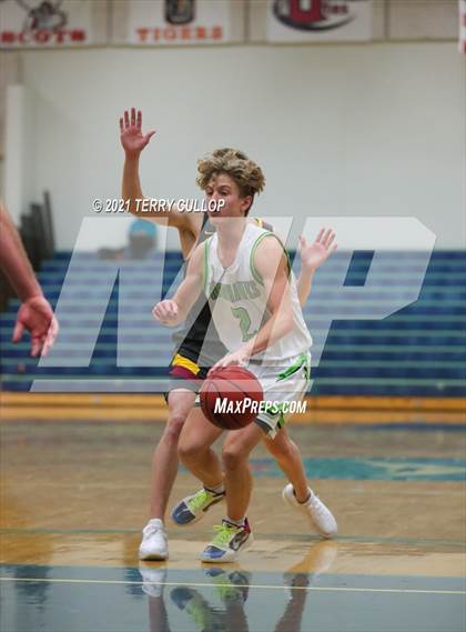Thumbnail 2 in Mountain View vs. Ridgeline (Eagle Holiday Shootout) photogallery.