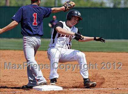 Thumbnail 2 in Maryville vs South Doyle (Daily Times Classic) photogallery.