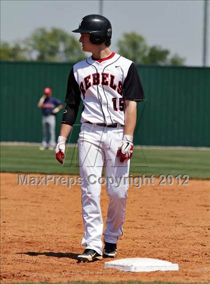 Thumbnail 2 in Maryville vs South Doyle (Daily Times Classic) photogallery.