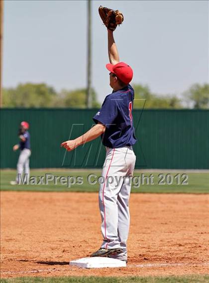 Thumbnail 1 in Maryville vs South Doyle (Daily Times Classic) photogallery.