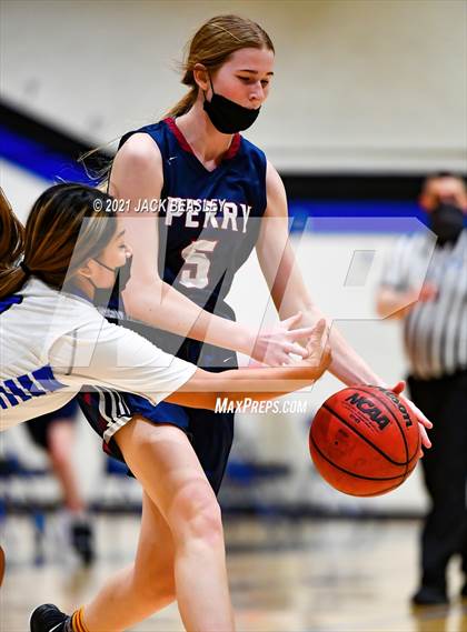 Thumbnail 2 in Chandler vs. Perry photogallery.