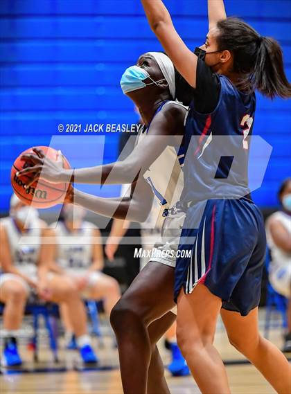 Thumbnail 1 in Chandler vs. Perry photogallery.