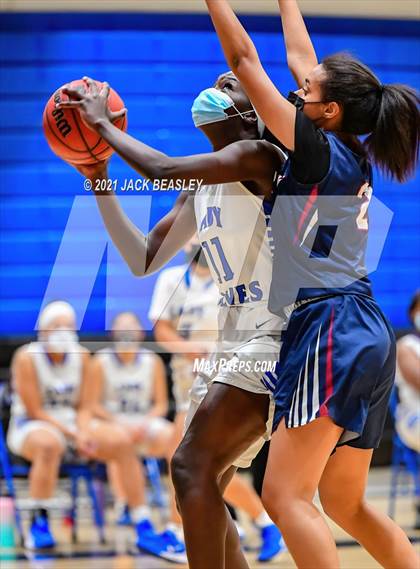Thumbnail 2 in Chandler vs. Perry photogallery.
