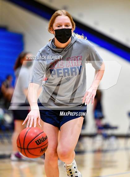 Thumbnail 2 in Chandler vs. Perry photogallery.