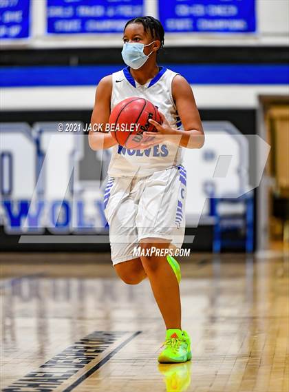 Thumbnail 2 in Chandler vs. Perry photogallery.