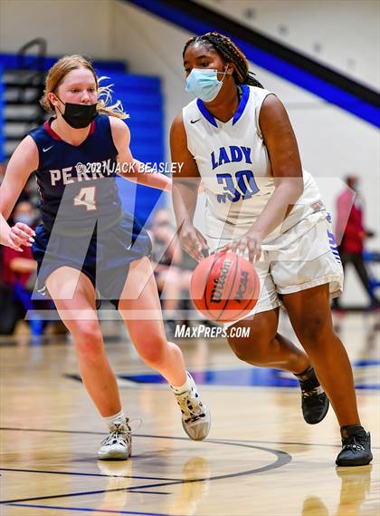 Thumbnail 2 in Chandler vs. Perry photogallery.