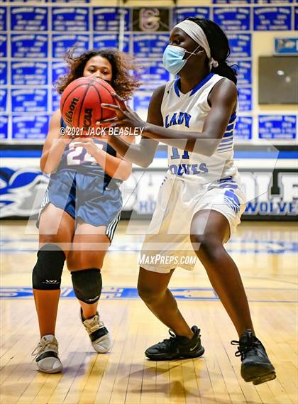 Thumbnail 3 in Chandler vs. Perry photogallery.